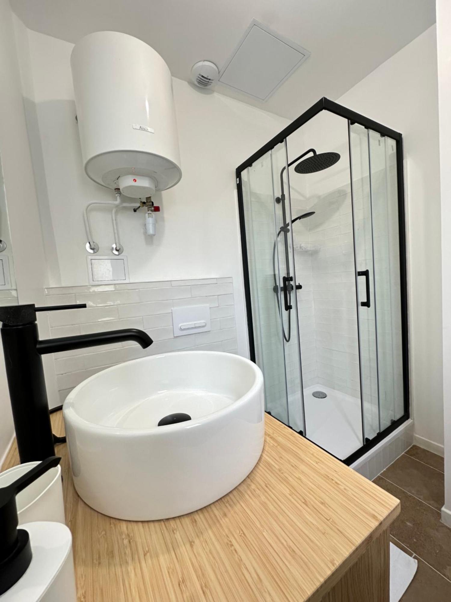 Calvi - Paisible Et Chaleureux Appartement *